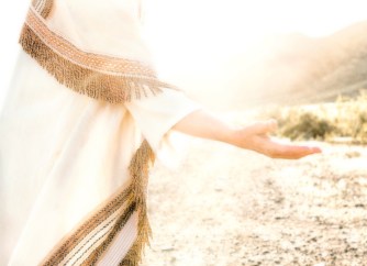 Jesus-outstretched-hand-dusty-road_Balancerxx