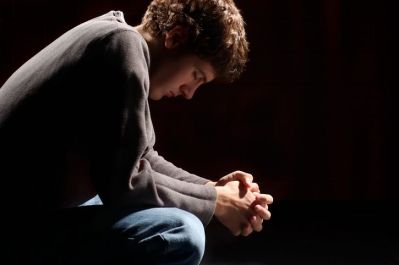 praying_teen